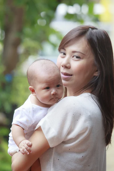 Face of newborn infant with mom use for baby and motherhood heal — Stock Photo, Image