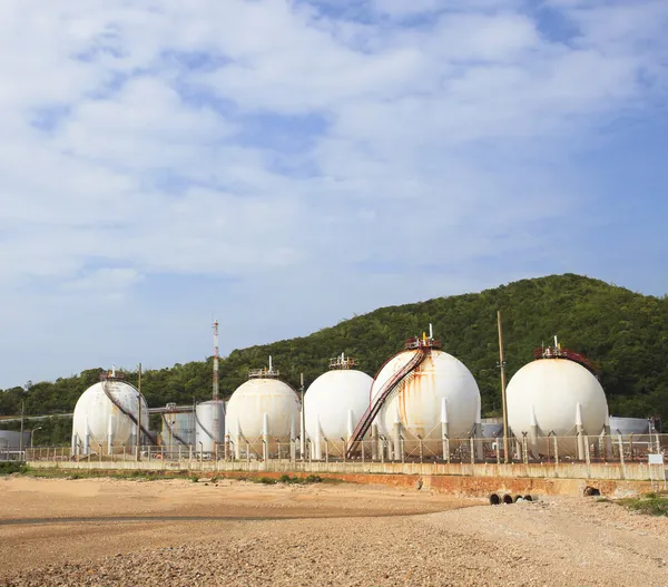 Хранение газовых резервуаров Lpg в нефтехимическом комплексе тяжелой промышленности — стоковое фото