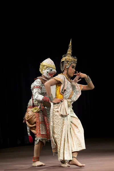 BANGKOK THAILAND - AGOSTO 7: Hanuman e peixe senhora Suphanmucha — Fotografia de Stock