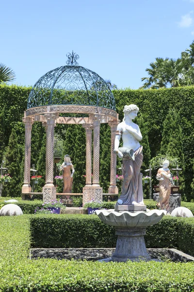 CHONBURI THAILAND-AUGUST11: bellissimo giardino europeo decorato — Foto Stock