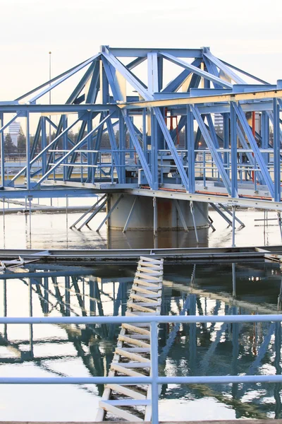 Gran tanque de suministro de agua en la industria del agua metropolitana pla —  Fotos de Stock