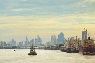 Bangkok Tayland 'ın göbeğindeki Chaopraya nehrinin manzarası 