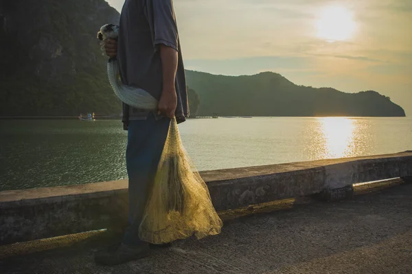 Thailändischer Fischer Und Fischernetz Der Hand — Stockfoto