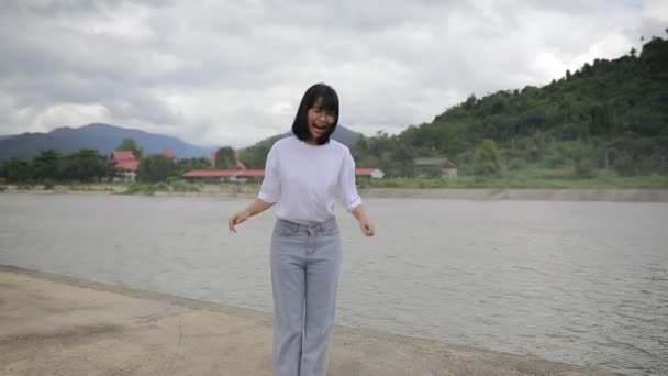 Asiático Adolescente Bailando Para Hacer Video Clip Para Social Media — Vídeos de Stock