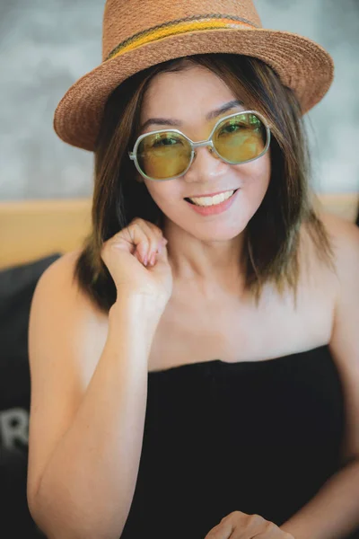 Krásná Asijská Žena Zub Úsměv Štěstím Tvář — Stock fotografie
