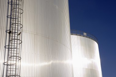 petrol, gaz ve yakıt sanayi, depolama kuleleri