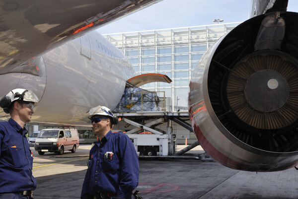 Airplane mechanics and giant jet engine