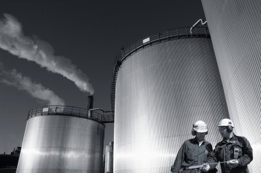 Petrol İşçileri ve yakıt depolama