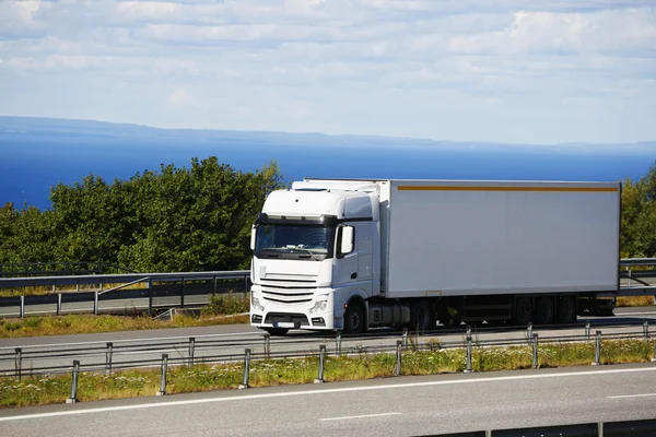 Velké nákladních aut vyhlídkovou trasu — Stock fotografie