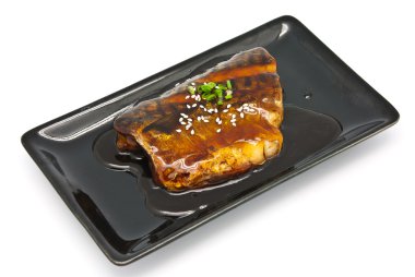 Japon yemekleri tarzı, saba balık ızgara sosu ile