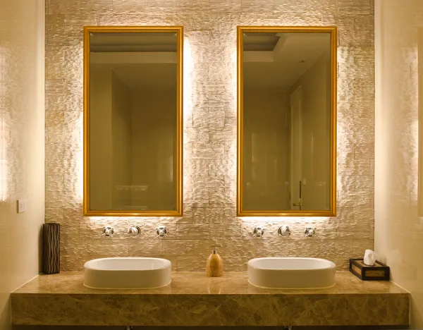 Design intérieur d'une salle de bain — Photo