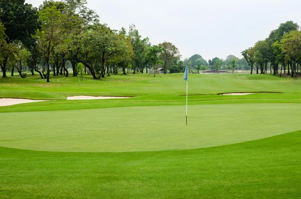 Pohled přírodní krajina krásná golfové hřiště — Stock fotografie