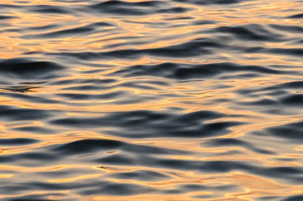 The water waves effect at sunset time — Stock Photo, Image