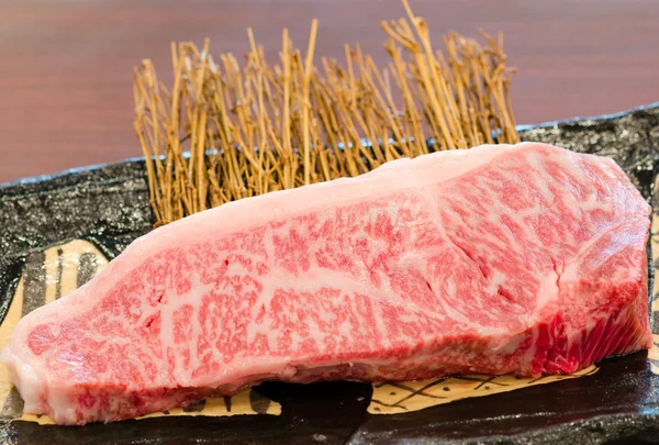 Крупним планом мармуровий на свіжої яловичини японський Kobe Matsusaka — стокове фото