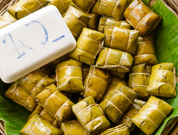 Glutinous rice steamed in banana leaf — Stock Photo, Image
