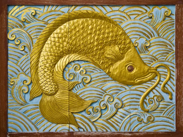 Fish carve gold paint — Stock Photo, Image