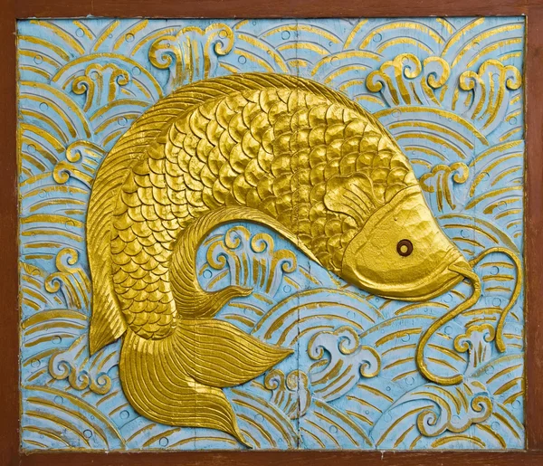 Fish carve gold paint — Stock Photo, Image