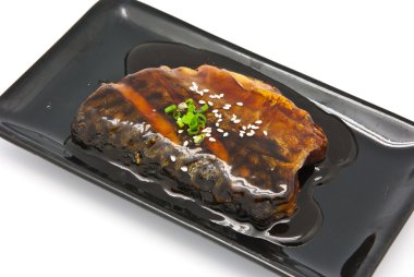 Japon yemekleri tarzı, saba balık ızgara sosu ile