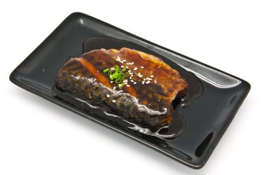 Japon yemekleri tarzı, saba balık ızgara sosu ile