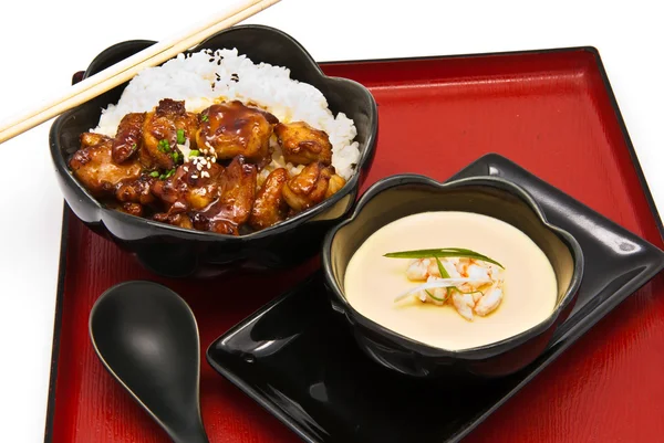 Ris med kyckling teriyaki och kinesiska steam ägg — Stockfoto