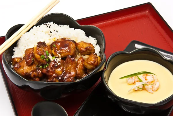 Arroz con pollo Teriyaki y huevo de vapor chino — Foto de Stock