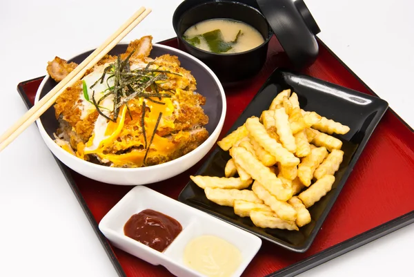 Bento, japansk mat stil, stekt kyckling och ris och soppa en — Stockfoto