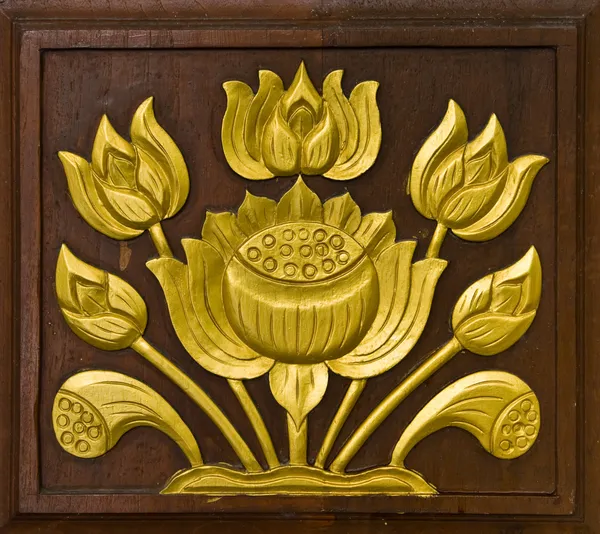 Lotus gesneden gouden verf — Stockfoto