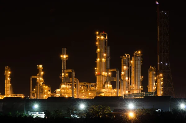 Vista de la planta de refinería de petróleo petroquímico — Foto de Stock