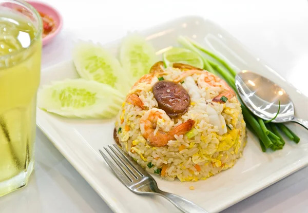 Zöldséges sült rizs, a garnéla — Stock Fotó