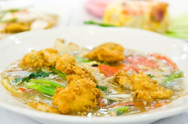 Rat-na, Soup Golden mushroom and fried chicken — Stock Photo, Image