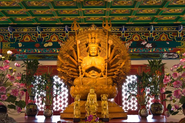 Statue de bouddha à Wat-Leng-Noei-Yi2 en Thaïlande — Photo