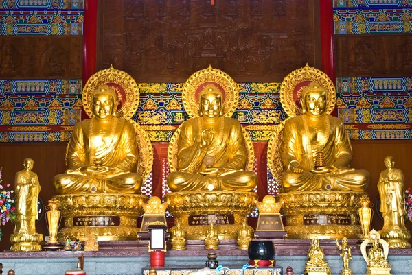 Estátua de buddha em Wat-Leng-Noei-Yi2 — Fotografia de Stock