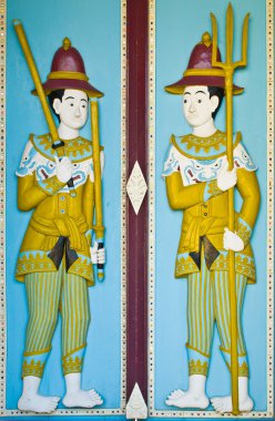 trä snidade färg i templet dörr