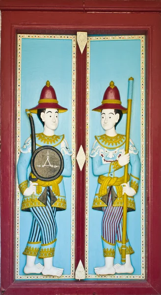 Drewno rzeźbione farby w świątyni drzwi — Zdjęcie stockowe
