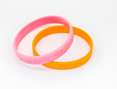Sarı ve pembe kauçuk bileklik