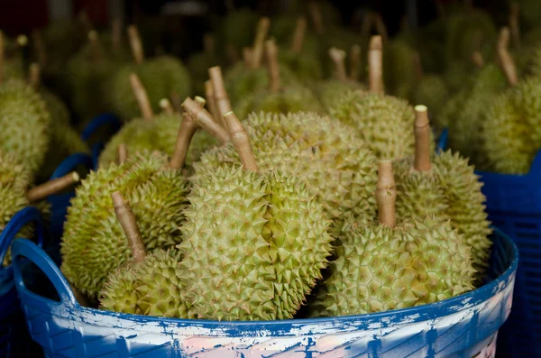 Čerstvý durians na trhu — Stock fotografie