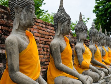 Temple eski Buda heykeli