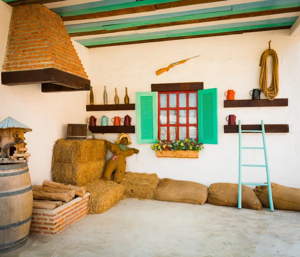 Design intérieur d'une ancienne maison de campagne — Photo