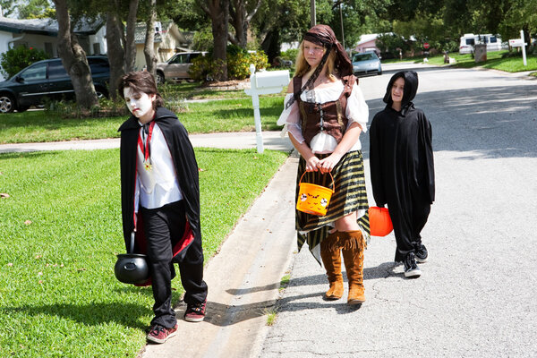 Neighborhood Kids Trick or Treat