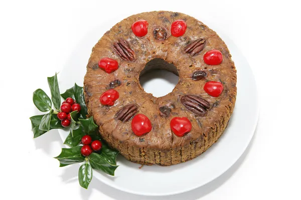 Kerstmis fruitcake op wit — Stockfoto