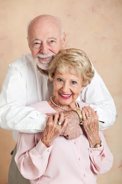 Schattig senior koppel in liefde — Stockfoto