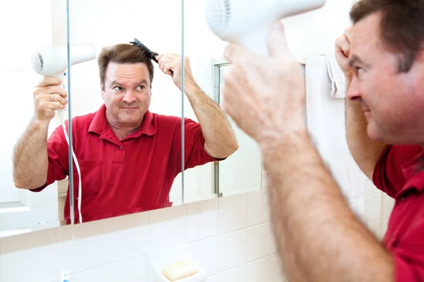 Haar met föhn drogen — Stockfoto