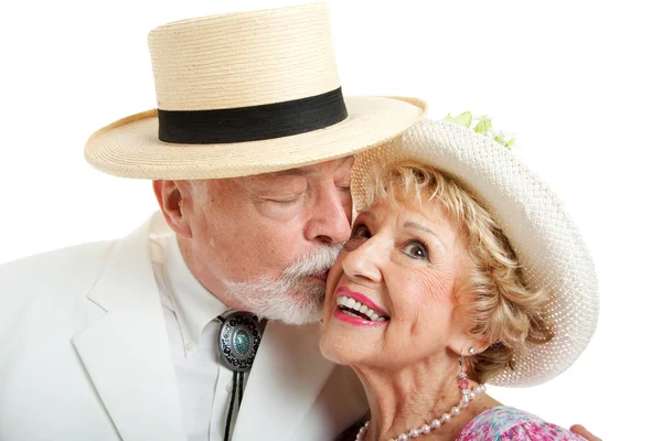 Zuidelijke senior koppel kussen — Stockfoto