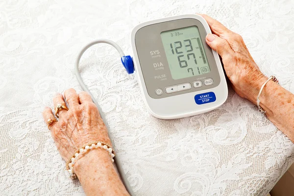 Senior Woman With Low Blood Pressure — Stock Photo, Image
