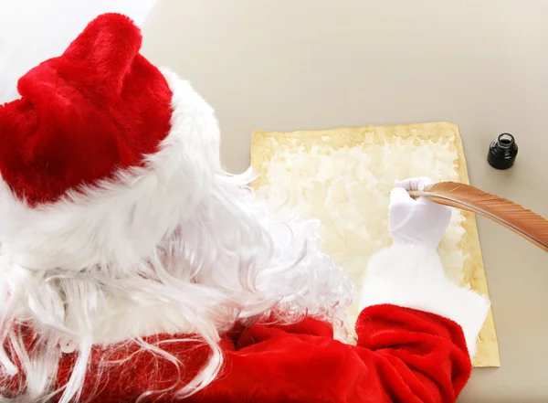 Santa maakt zijn lijst — Stockfoto