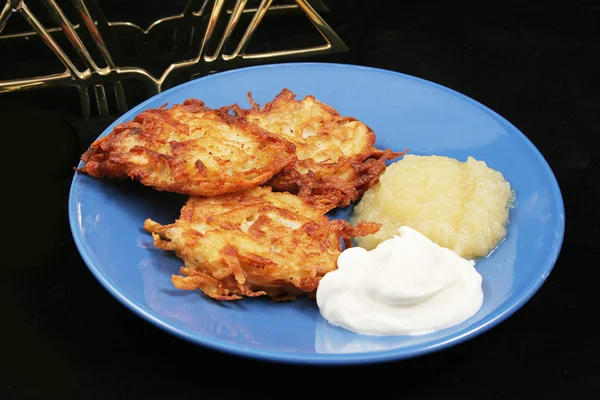 Potato Pannenkoeken - latkes voor Chanoeka — Stockfoto