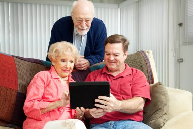 tablet pc kullanma yaşlılar öğretim