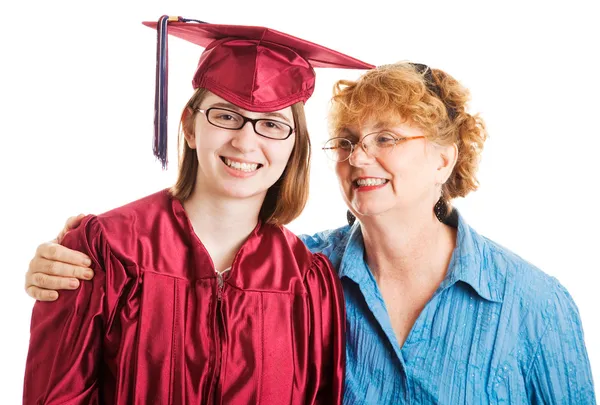 Graduado de la escuela secundaria y mamá de apoyo — Foto de Stock