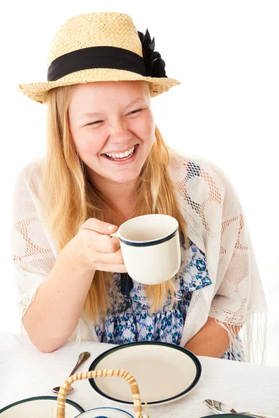 Підліток сміючись чаювання — стокове фото