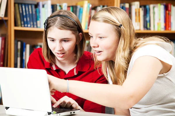 Library - Girls on Computer — Stock Photo, Image